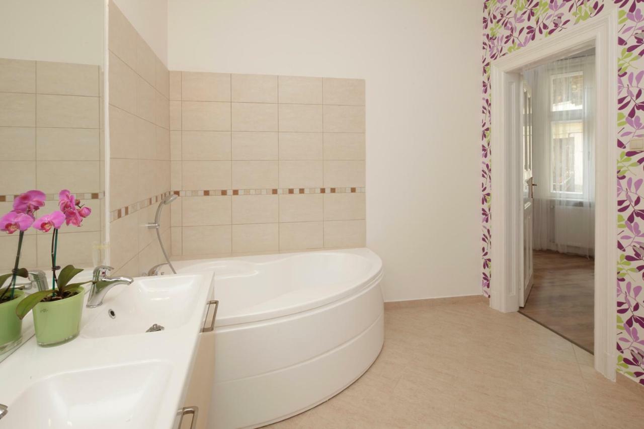 Urban Haven - 3 Beds, 3 Baths, Free Parking, Near Central Market Будапешт Экстерьер фото
